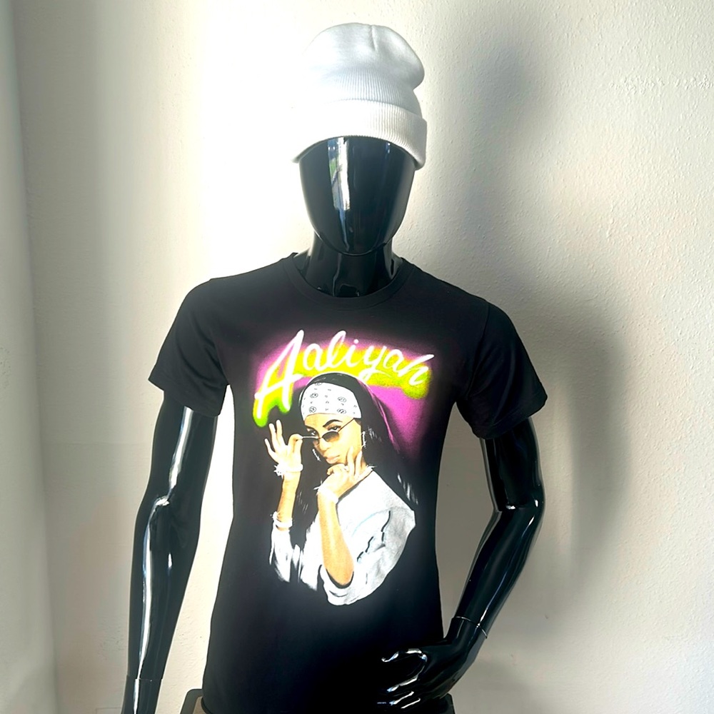 Gently worn Aaliyah graphic tee.